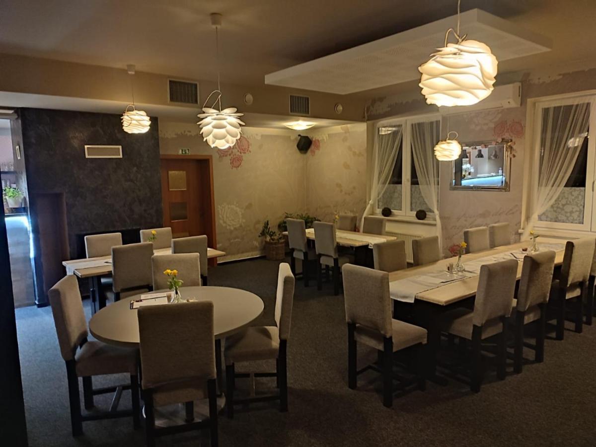 Restaurace A Penzion U Lesa Hotel Havirov Ngoại thất bức ảnh